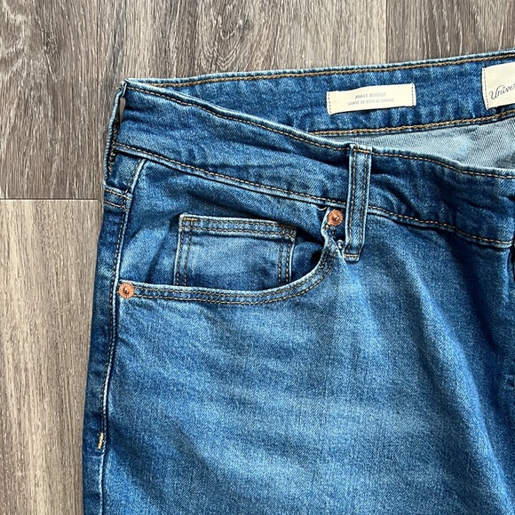 Universal Thread Women's Plus Size mid rise Bootcut Jeans Medium Wash Blue - Picture 9 of 9